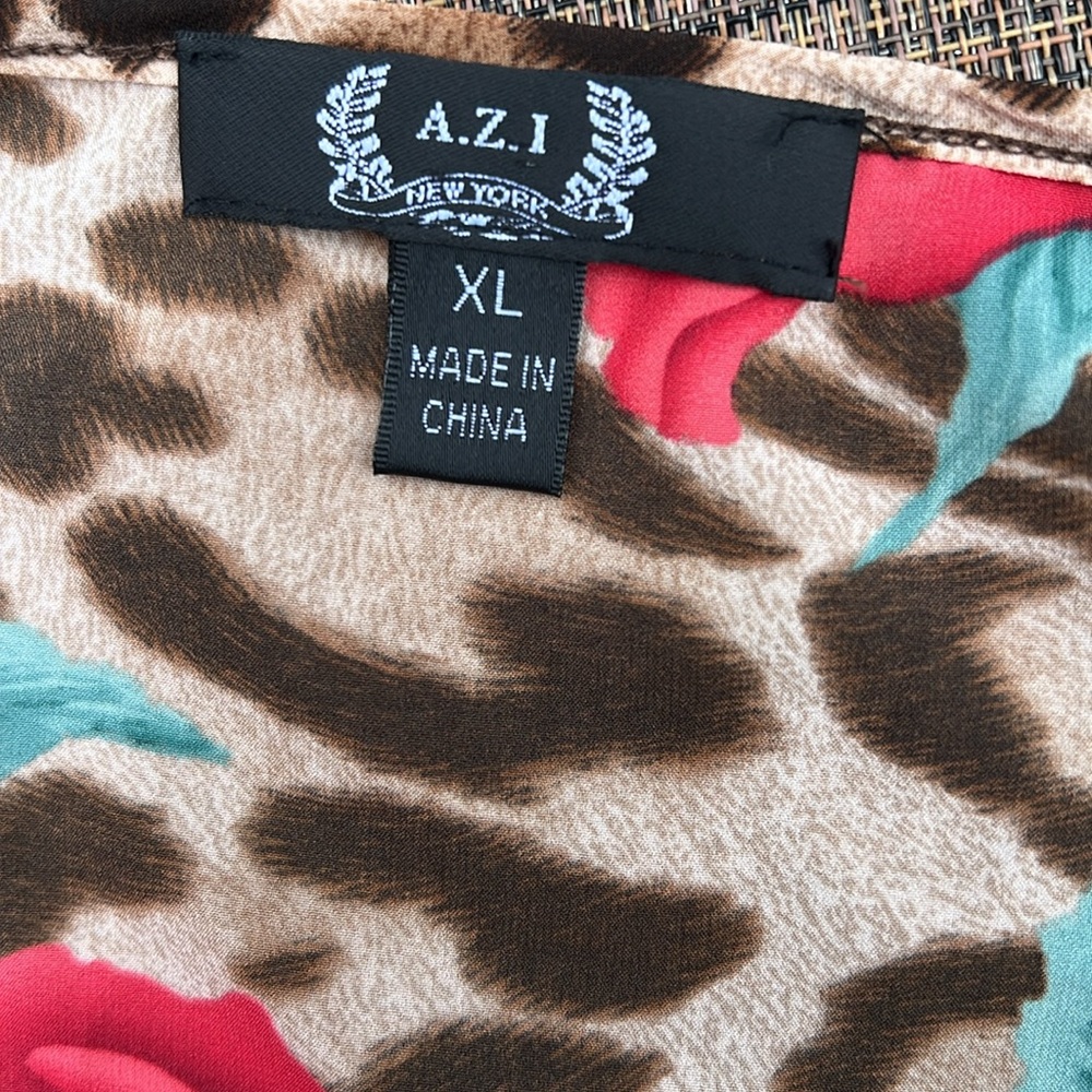 Red Rose and Leopard Print Top. Size XL. $4.99 SHIPPING. - Picture 3 of 3